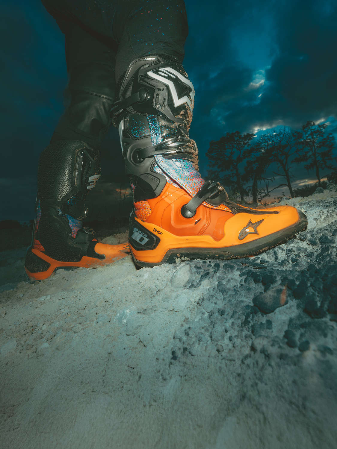 boty TECH 10 limitovaná edice BLACK HOLE, ALPINESTARS (černá/multicolor) 2026 - Obrázek 3