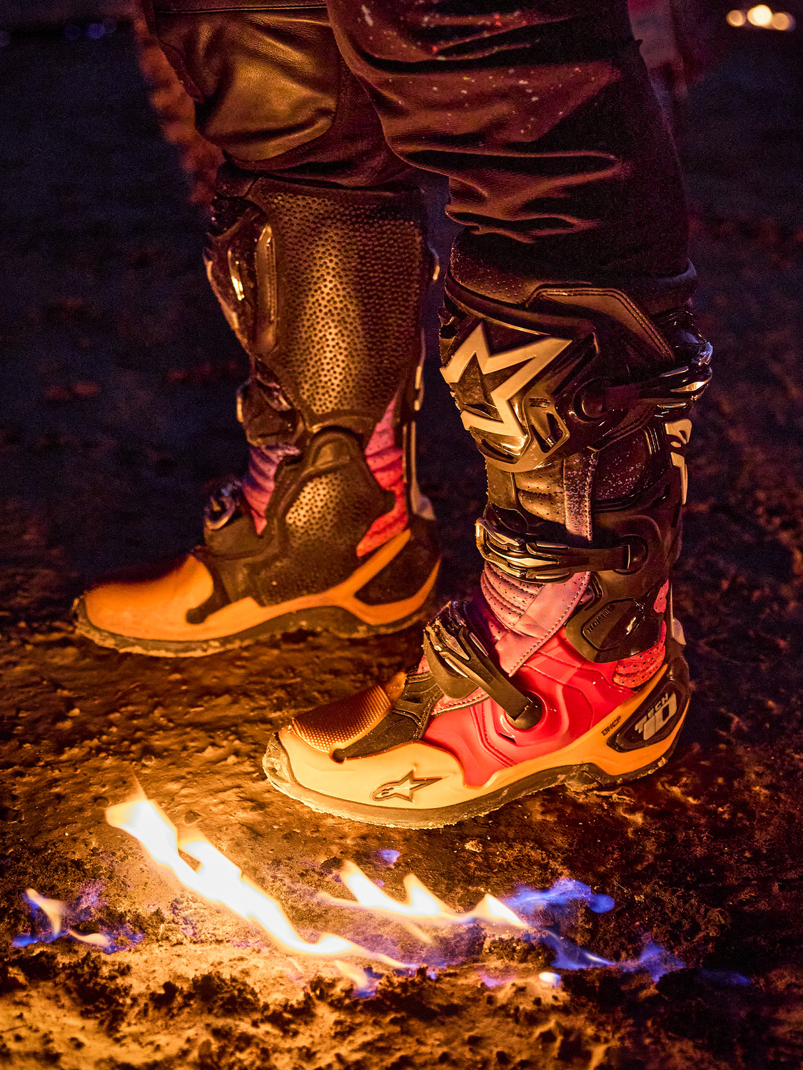 boty TECH 10 limitovaná edice BLACK HOLE, ALPINESTARS (černá/multicolor) 2026 - Obrázek 4