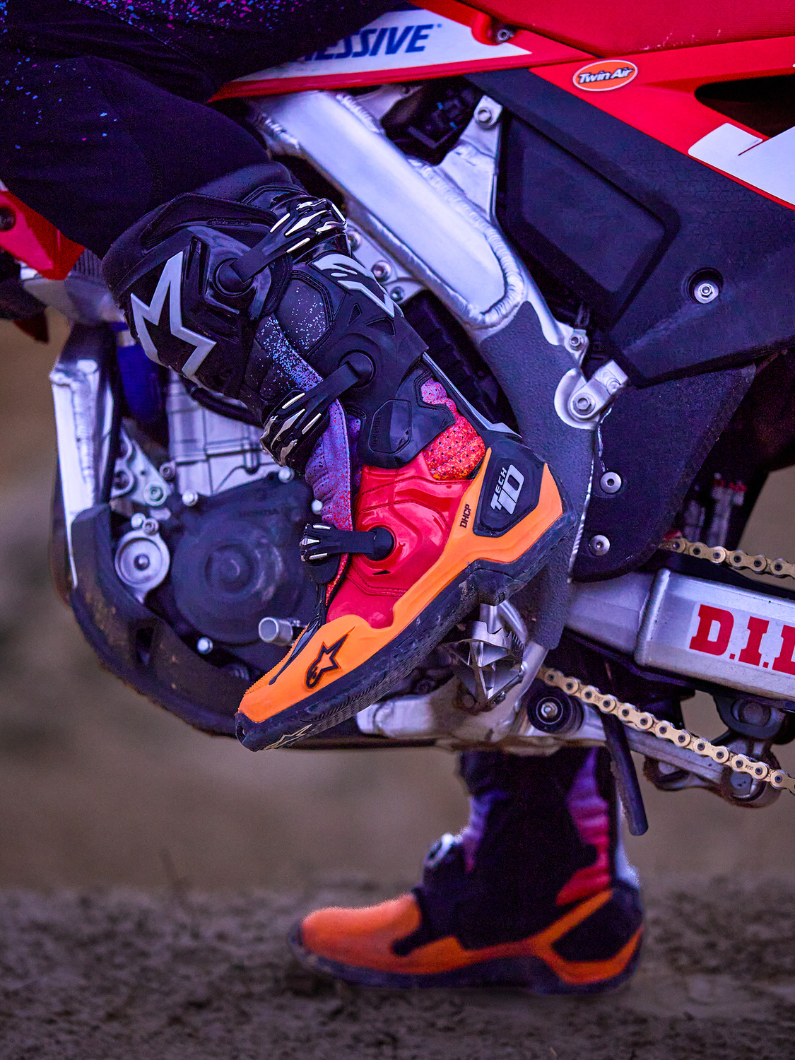 boty TECH 10 limitovaná edice BLACK HOLE, ALPINESTARS (černá/multicolor) 2026 - Obrázek 5