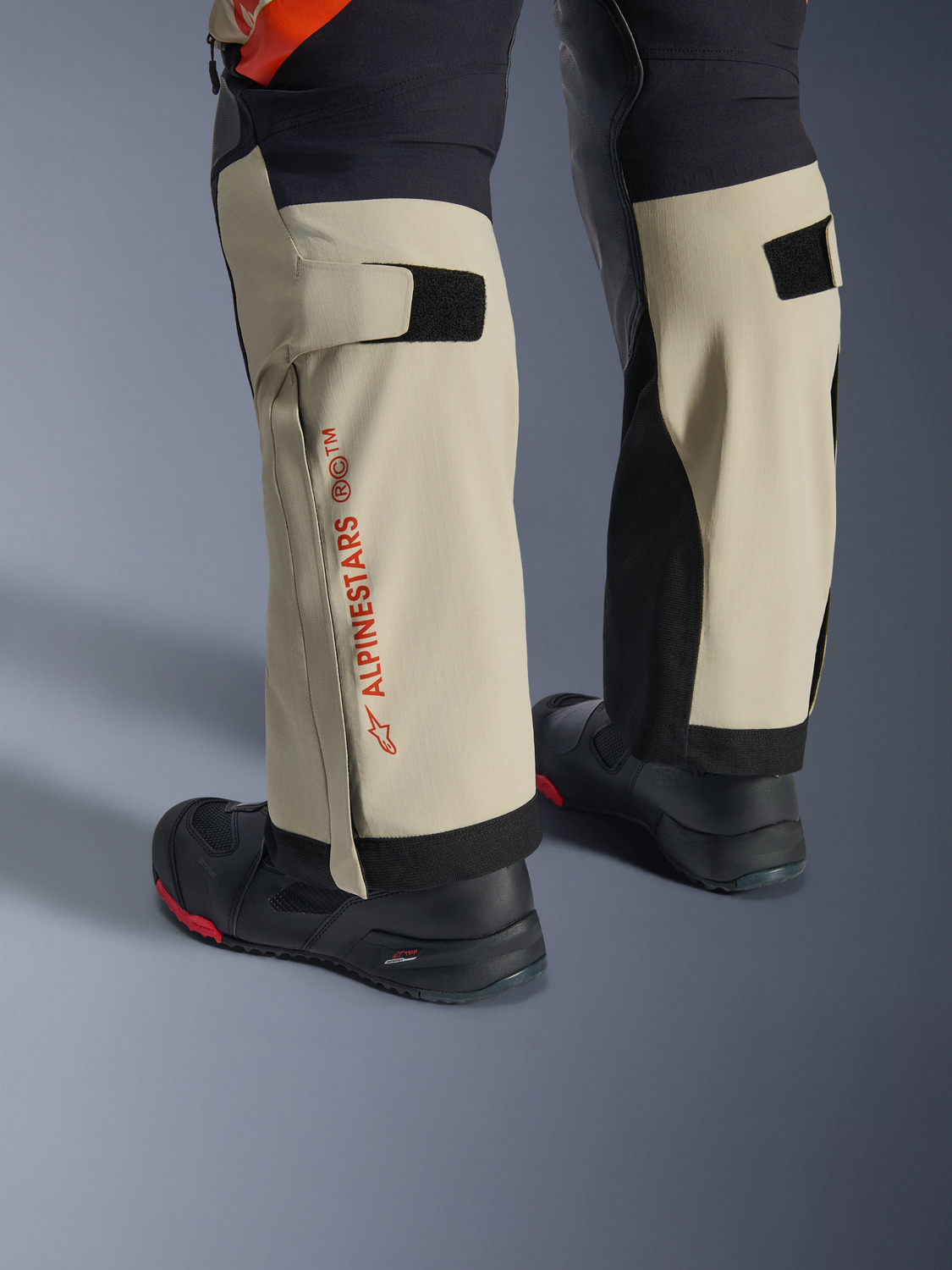 kalhoty HALO PRO DRYSTAR XF, ALPINESTARS (krémové/černé/červené) 2026 - Obrázek 4
