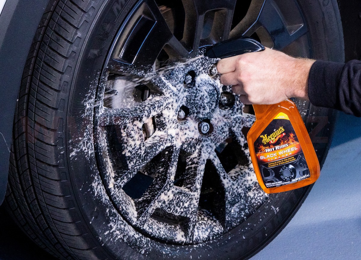 MEGUIAR'S čistič černých kol Hot Rims Black Wheel Cleaner 709 ml - Obrázek 2