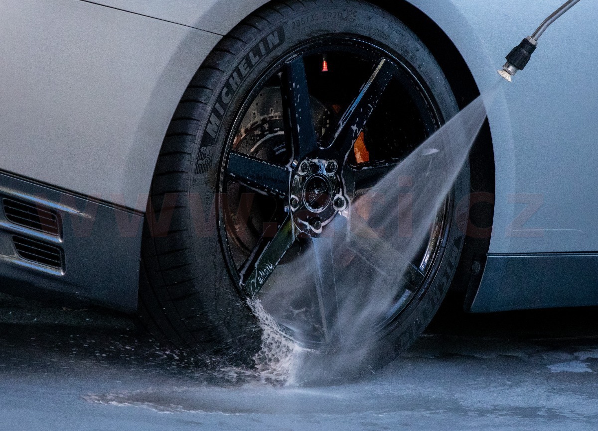 MEGUIAR'S čistič černých kol Hot Rims Black Wheel Cleaner 709 ml - Obrázek 4