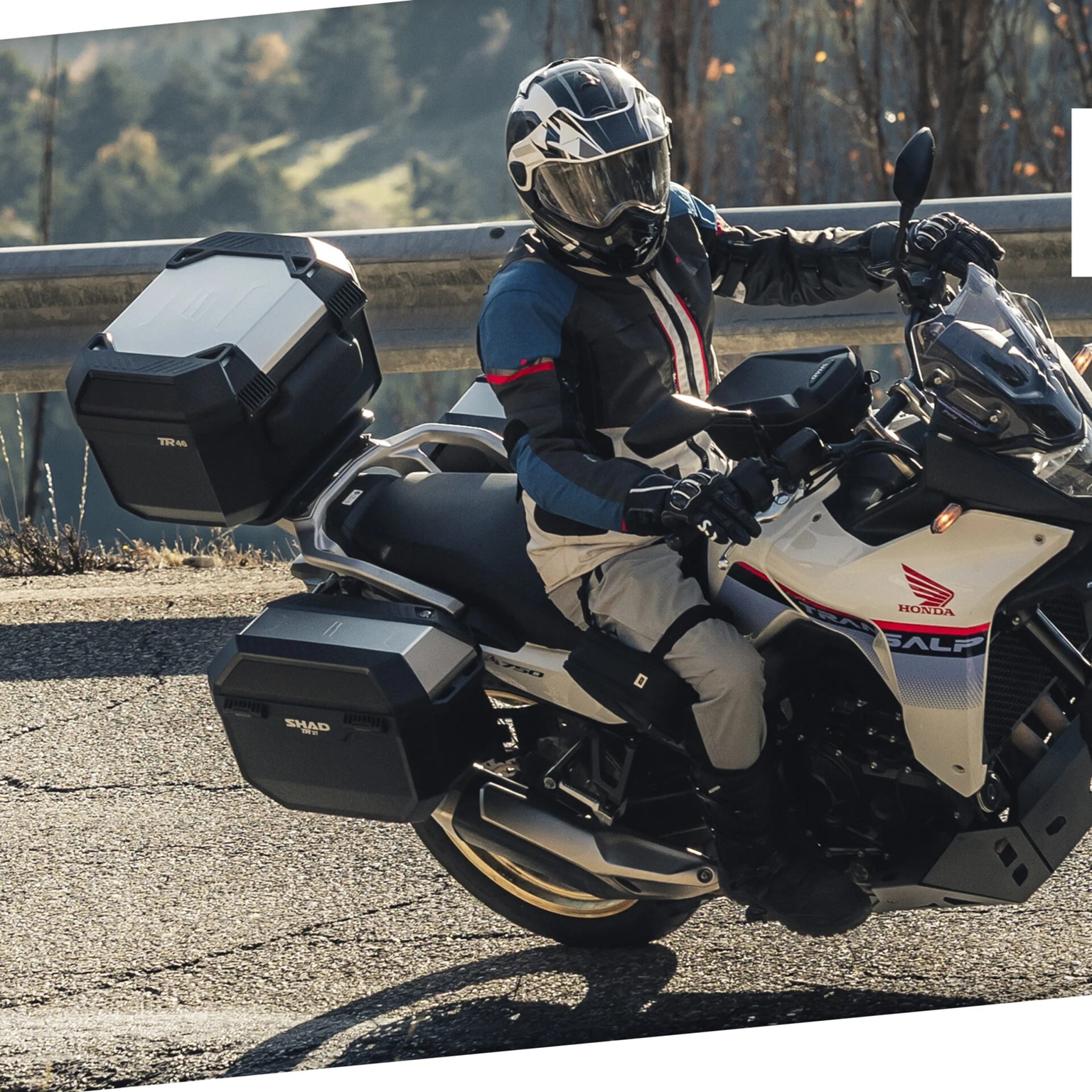 Boční kufry na motorku SHAD TR27 D0TR27200 Hliník (pár) - Obrázek 11