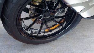 Linka na ráfek PUIG GS 20150O zlatá pro BMW R 1200 GS 2013-2018