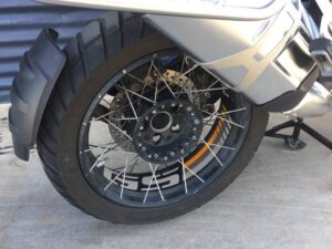 Linka na ráfek PUIG GS 20151O zlatá pro BMW R 1200 GS Adventure 2014-2018