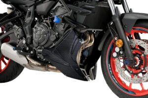 Spoiler motoru PUIG 20624C karbonový vzhled pro YAMAHA MT-07 700 2021-2024