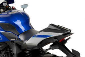 Kryty zadního sedla PUIG 20703J matná černá pro YAMAHA YZF-R1 2020-2026