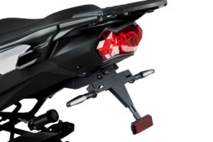 Nastavitelný držák SPZ PUIG 3495N černý pro KAWASAKI Versys 1000 / S / SE 2019, KAWASAKI Versys 1100 / S / SE 2025-2026