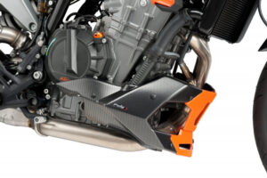 Spoiler motoru PUIG 9669C karbonový vzhled včetně samolepek pro KTM Duke 790 2018-2026, KTM Duke 890 / R / L 2020-2025