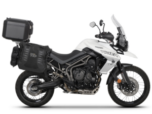 Kompletní sada bočních adventure brašen SHAD TERRA TR40 a  černého hliníkového 48L topcase, včetně montážní sady SHAD TRIUMPH Tiger 800