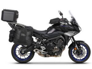 Kompletní sada bočních adventure brašen SHAD TERRA TR40 a  černého hliníkového 37L topcase, včetně montážní sady SHAD YAMAHA MT-09 Tracer / Tracer 900