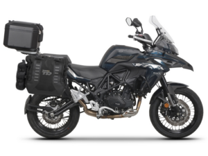 Kompletní sada bočních adventure brašen SHAD TERRA TR40 a  černého hliníkového 48L topcase, včetně montážní sady SHAD Benelli TRK 502 X