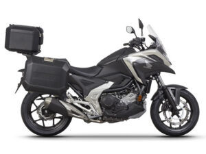 Kompletní sada černých hliníkových kufrů SHAD TERRA BLACK , 37L topcase 36L/36L boční kufry, včetně montážní sady a plotny SHAD HONDA NC 750 X 2021-