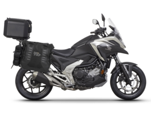 Kompletní sada bočních adventure brašen SHAD TERRA TR40 a  černého hliníkového 37L topcase, včetně montážní sady SHAD HONDA NX 750 X 2021-