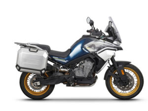 Kompletní sada bočních hliníkových kufrů SHAD TERRA 36L/47L, včetně montážní sady SHAD CF Moto 800MT