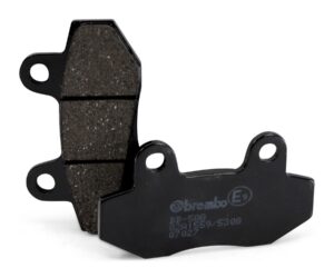 Brzdové destičky BREMBO 07027 Brzdové destičky pro skútry CC pro HYOSUNG Exceed 125 2002-2006, HYOSUNG Boomer 125 2003