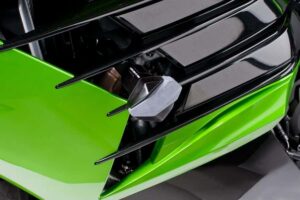 Pádové protektory rámu PUIG R12 6056N černý s šedou gumou pro KAWASAKI ZZR 1400 2012-2019