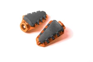 Stupačky bez adaptérů PUIG TRAIL 7319T oranžová s gumou pro YAMAHA XP 560 T-MAX 2020-2021