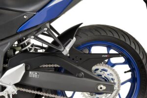 Zadní blatník PUIG S 8558C karbonový vzhled pro YAMAHA MT-03 320 2016-2026