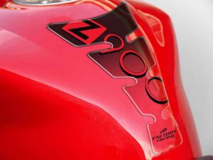 Tankpad PUIG SPIRIT 9307N černý pro KAWASAKI Z 900 2017-2026, KAWASAKI Z 900 RS / RS SE 2018-2026