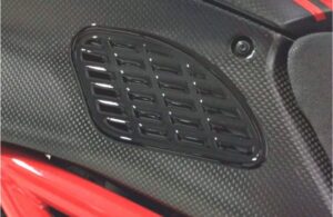 Samolepka PUIG GRIPPING PADS 9310N černý pair 170 x 93,5 mm pro KAWASAKI Z 650 2017-2025, APRILIA Tuono 457 2025-2026