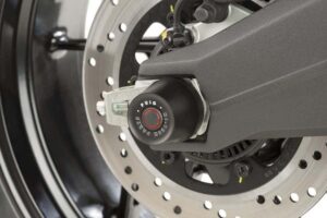 Pádové protektory do osy kola PUIG 9498N černý barevné zátky součástí pro DUCATI Monster 797 S 2017-2019